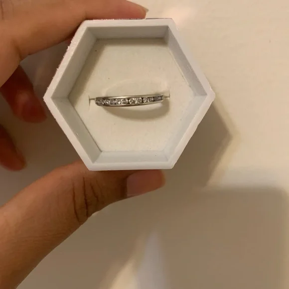 10k White Gold Diamond Band